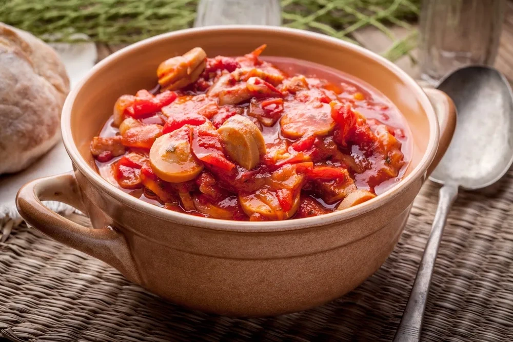 Томатное рагу с сосисками Томатное рагу с сосисками