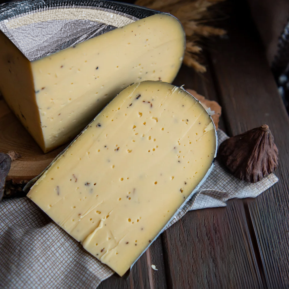 Новинка: Сыр Формаджо с черным трюфелем Новинка: Сыр Формаджо с черным трюфелем