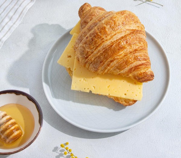 Сыр Самодержец 50% вкус бисквита брус ТМ Cezare (Ошмянский МСЗ)