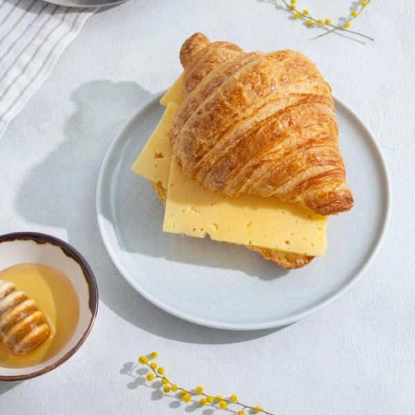 Сыр Самодержец 50% вкус бисквита брус ТМ Cezare (Ошмянский МСЗ)